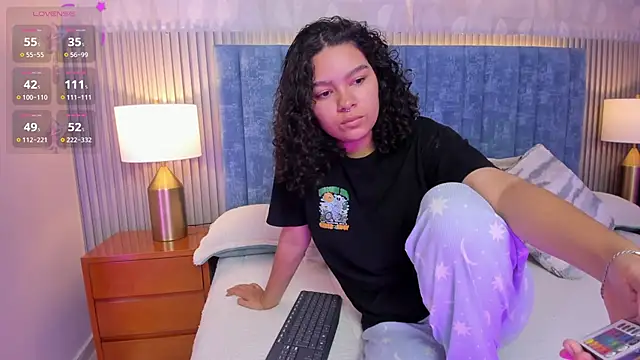 Snapshot of pretty_sunlight_ chatting on November 11, 2:06 am pretty sunlight online show from November 11, 2:06 am