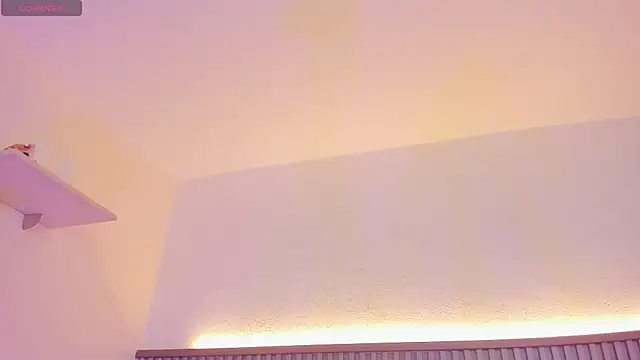 pretty sunlight  online show from May 27, 9:44 pm
