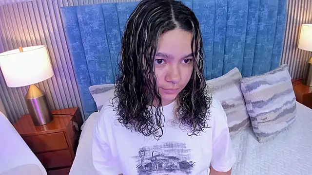 pretty sunlight  online show from March 17, 2:03 am