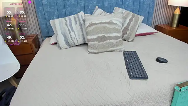 Snapshot of pretty_sunlight_ chatting on November 28, 2:01 am pretty sunlight online show from November 28, 2:01 am