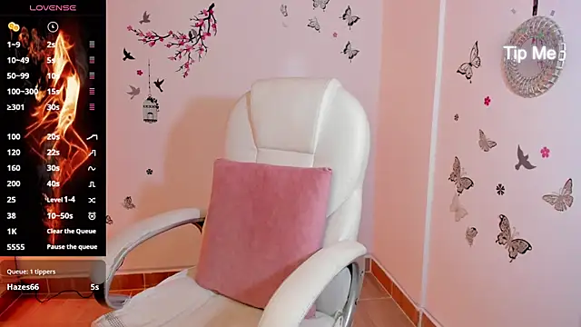 melody starr online show from October 19, 8:00 pm