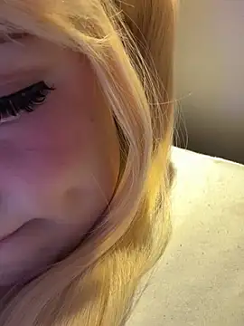 m0ondolly online show from April 2, 7:04 am