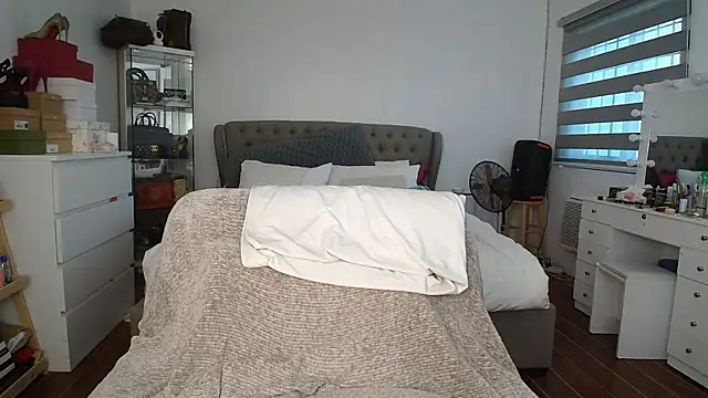 aya saki online show from April 2, 7:37 am