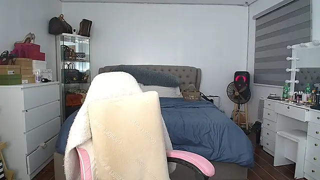 aya saki online show from November 7, 9:47 am