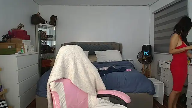 aya saki online show from November 18, 10:40 am