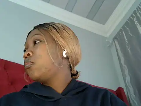 Snapshot of TheSweetBerry chatting on July 8, 8:15 am TheSweetBerry online show from July 8, 8:15 am
