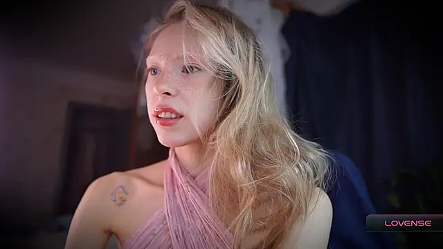 Snapshot of _Phantom_thread_ chatting on November 27, 9:43 am Phantom thread online show from November 27, 9:43 am