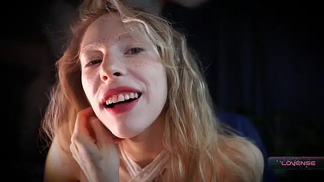 Snapshot of _Phantom_thread_ chatting on December 4, 8:57 am Phantom thread online show from December 4, 8:57 am