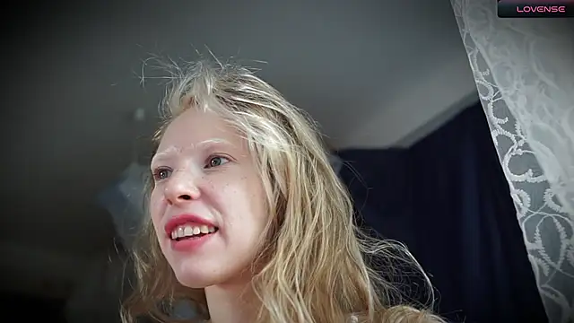 Snapshot of _Phantom_thread_ chatting on October 10, 11:00 am Phantom thread online show from October 10, 11:00 am