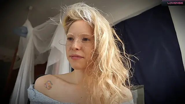 Snapshot of _Phantom_thread_ chatting on March 17, 12:35 pm Phantom thread online show from March 17, 12:35 pm