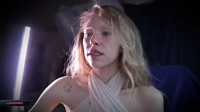 Snapshot of _Phantom_thread_ chatting on November 6, 9:57 am Phantom thread online show from November 6, 9:57 am