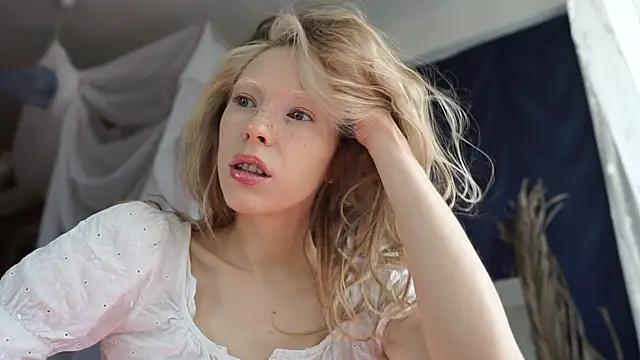 Snapshot of _Phantom_thread_ chatting on March 10, 8:50 am Phantom thread online show from March 10, 8:50 am