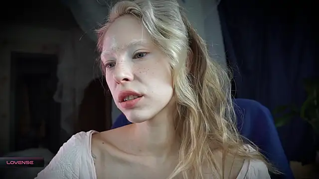 Snapshot of _Phantom_thread_ chatting on October 20, 8:48 am Phantom thread online show from October 20, 8:48 am