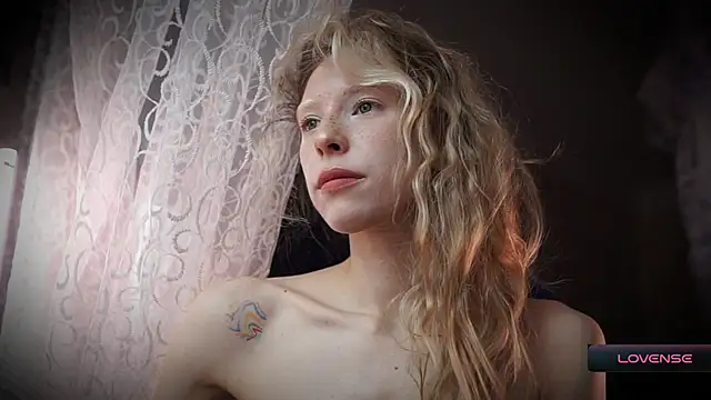 Snapshot of _Phantom_thread_ chatting on November 25, 9:31 am Phantom thread online show from November 25, 9:31 am