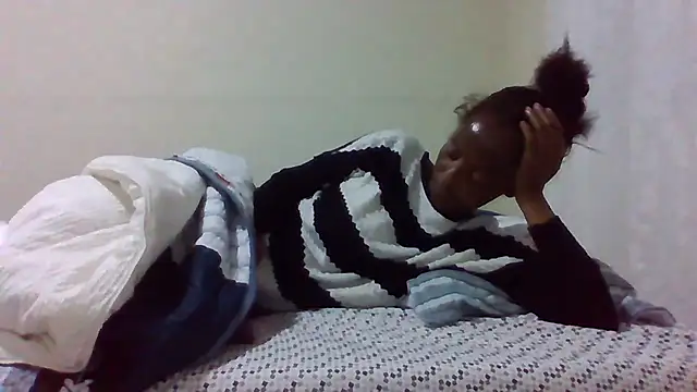 Snapshot of sweets_80 chatting on July 5, 2:49 am sweets 80 online show from July 5, 2:49 am
