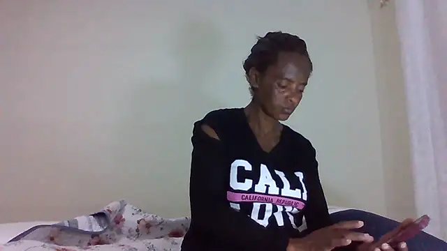 Snapshot of sweets_80 chatting on June 18, 6:13 pm sweets 80 online show from June 18, 6:13 pm