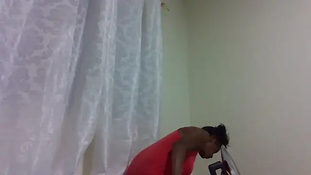Snapshot of sweets_80 chatting on October 17, 8:43 pm sweets 80 online show from October 17, 8:43 pm