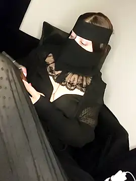 -Arab milf- online show from October 12, 6:20 pm