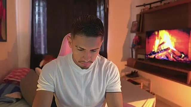 Aaronfox x online show from May 11, 2:45 pm