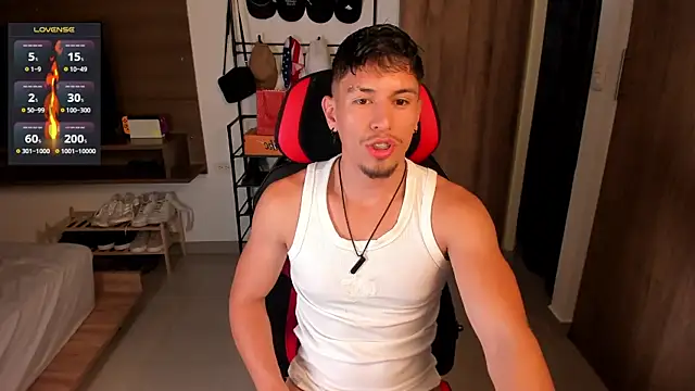 Snapshot of Aaronfox_x chatting on July 20, 10:56 pm Aaronfox x online show from July 20, 10:56 pm