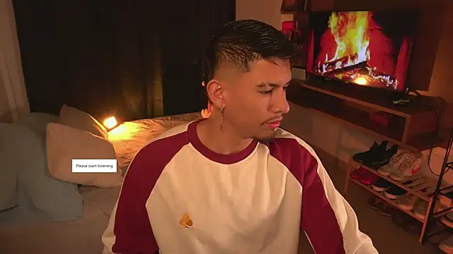 Snapshot of Aaronfox_x chatting on June 6, 11:48 am Aaronfox x online show from June 6, 11:48 am