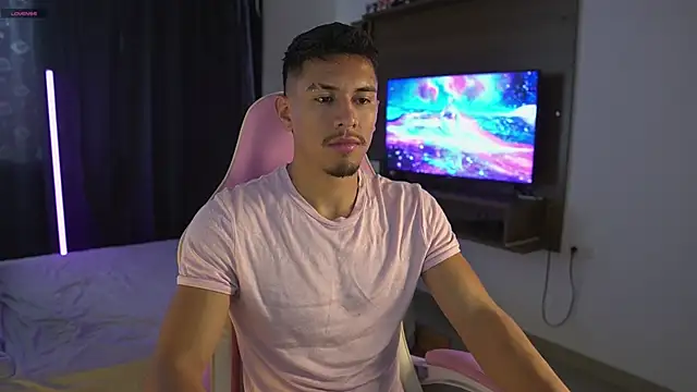 Aaronfox x online show from May 4, 8:00 pm