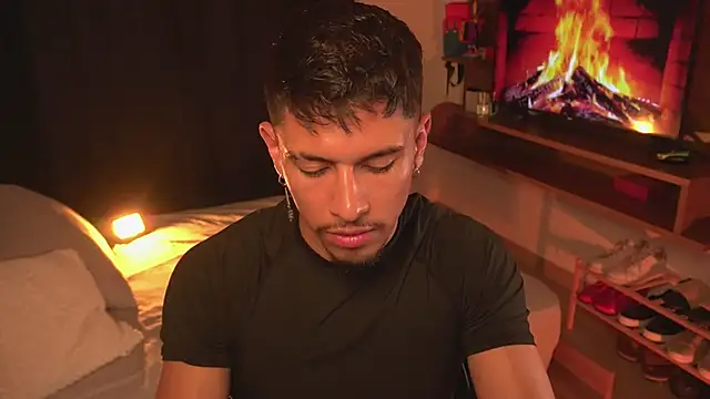 Snapshot of Aaronfox_x chatting on June 9, 11:39 pm Aaronfox x online show from June 9, 11:39 pm