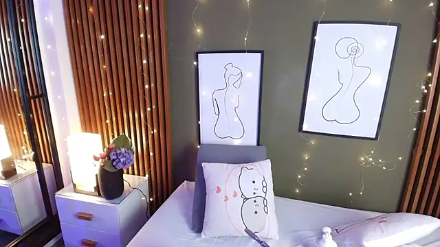 Snapshot of brigiitte_rohan chatting on October 15, 8:17 pm brigiitte rohan online show from October 15, 8:17 pm