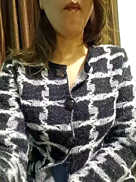 Snapshot of MIss-Naina chatting on February 9, 1:22 am MIss-Naina online show from February 9, 1:22 am