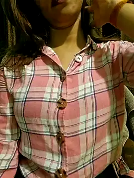 Snapshot of MIss-Naina chatting on February 7, 6:24 pm MIss-Naina online show from February 7, 6:24 pm