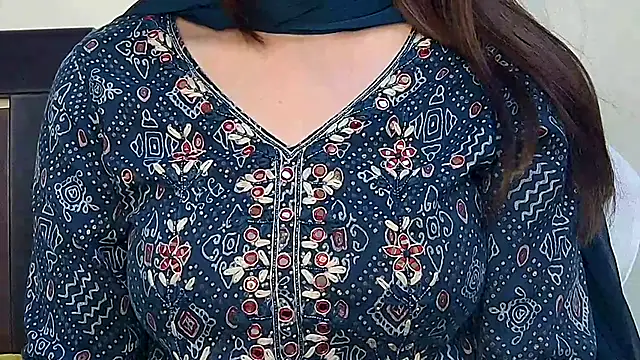 Snapshot of MIss-Naina chatting on October 7, 7:53 am MIss-Naina online show from October 7, 7:53 am