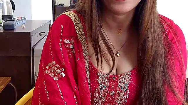Snapshot of MIss-Naina chatting on May 16, 6:12 am MIss-Naina online show from May 16, 6:12 am