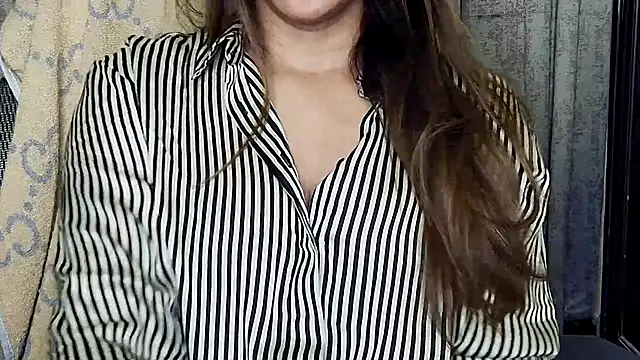 Snapshot of MIss-Naina chatting on July 13, 9:14 pm MIss-Naina online show from July 13, 9:14 pm