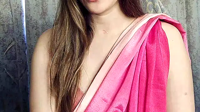 Snapshot of MIss-Naina chatting on July 3, 10:33 am MIss-Naina online show from July 3, 10:33 am
