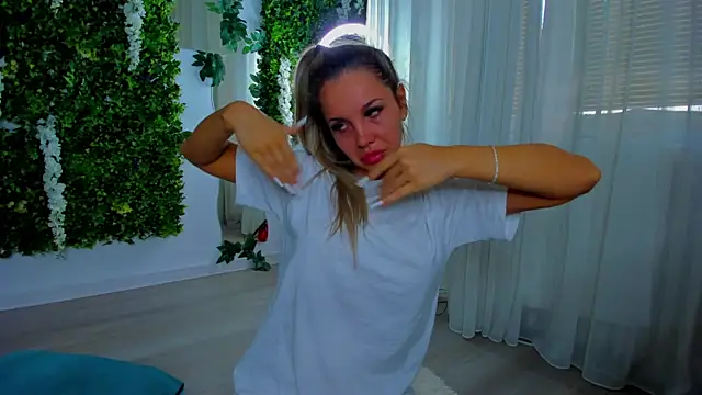 Snapshot of VivienCarter chatting on September 14, 6:36 am VivienCarter online show from September 14, 6:36 am