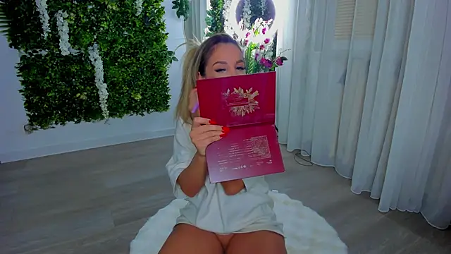 Snapshot of VivienCarter chatting on January 10, 2:29 am VivienCarter online show from January 10, 2:29 am