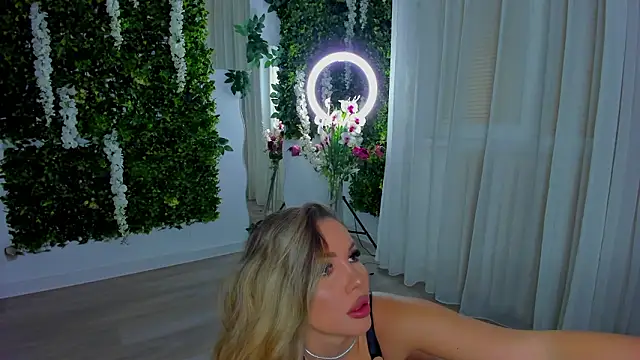 Snapshot of VivienCarter chatting on March 3, 3:46 am VivienCarter online show from March 3, 3:46 am