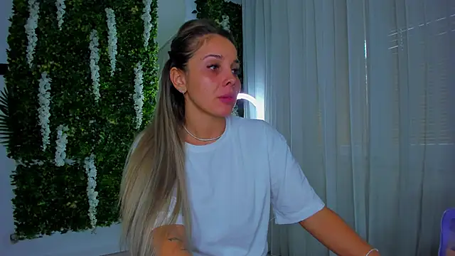 Snapshot of VivienCarter chatting on October 4, 12:17 pm VivienCarter online show from October 4, 12:17 pm