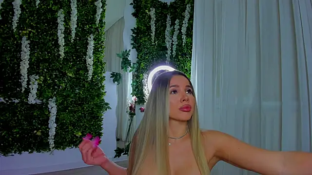 Snapshot of VivienCarter chatting on February 26, 4:23 am VivienCarter online show from February 26, 4:23 am