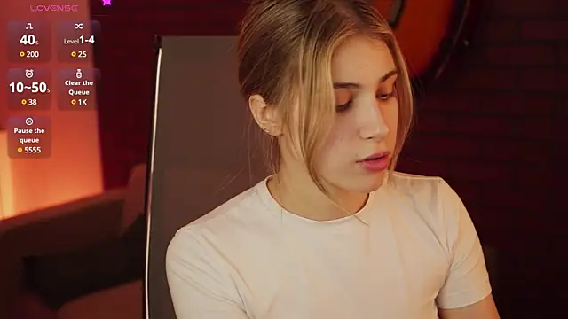 EllieCutes online show from March 17, 8:29 am