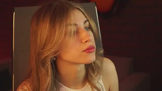 EllieCutes online show from March 4, 3:33 am