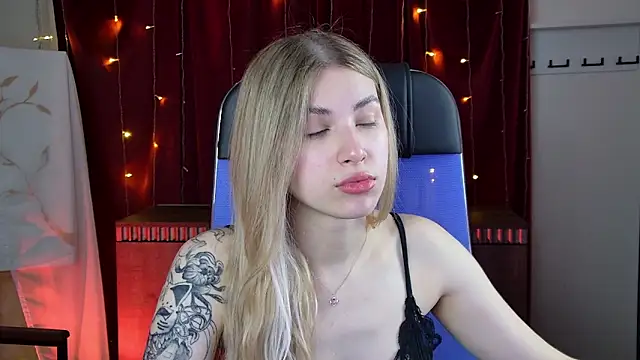 EllieCutes online show from April 23, 7:26 am