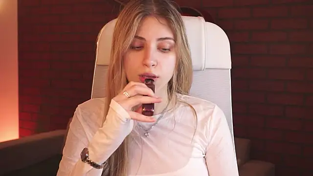 EllieCutes online show from September 12, 7:57 pm