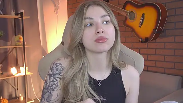 EllieCutes online show from April 30, 9:05 am