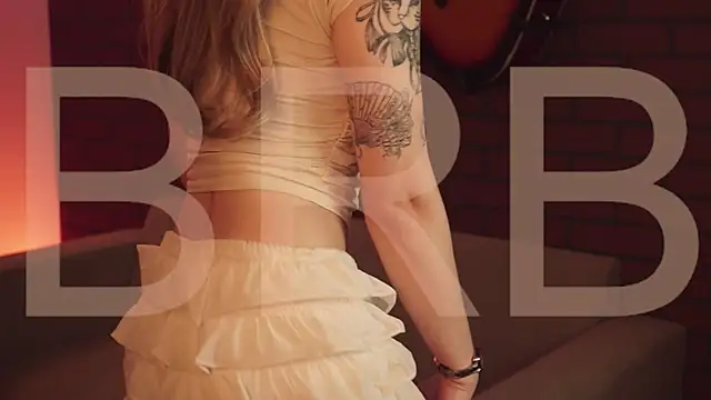 EllieCutes online show from April 10, 8:21 am