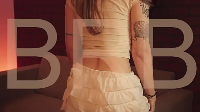 EllieCutes online show from April 5, 8:32 am