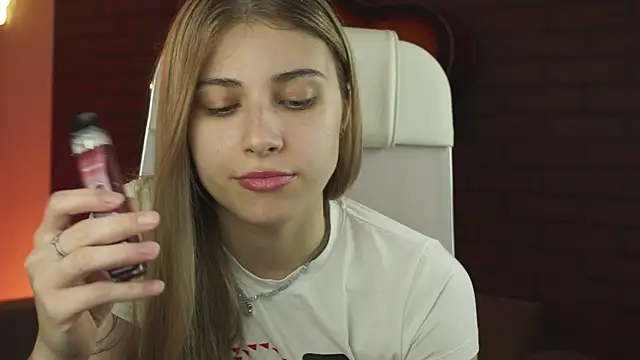 EllieCutes online show from October 10, 9:32 am