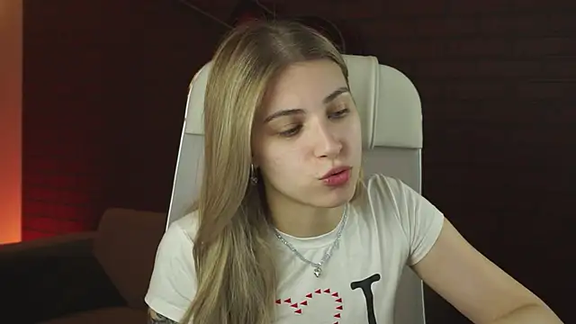 EllieCutes online show from October 3, 8:49 am