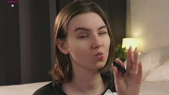 MeghanElson online show from April 15, 12:53 pm