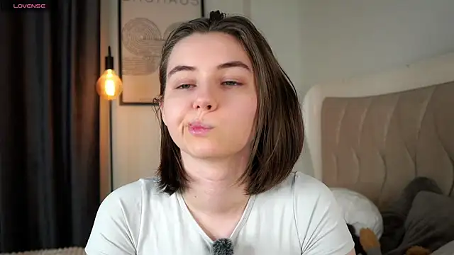 Snapshot of MeghanElson chatting on June 3, 2:55 pm MeghanElson online show from June 3, 2:55 pm